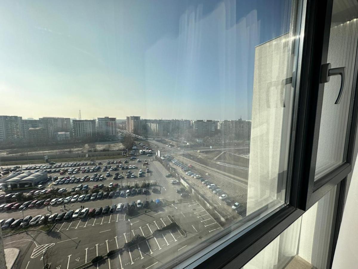 At The Top Plaza Studio Бухарест Экстерьер фото